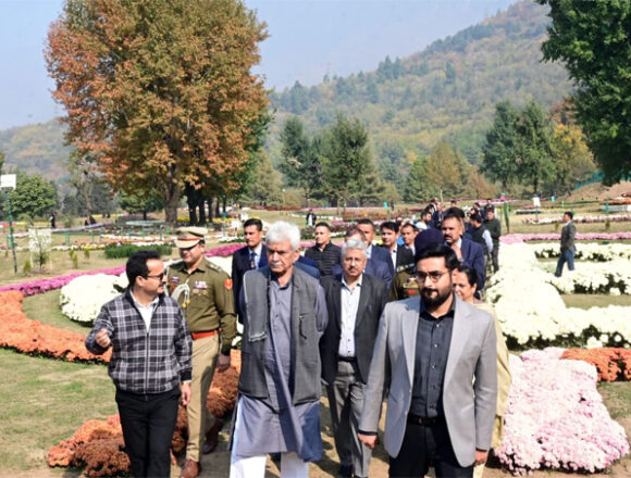Manoj Sinha visits Valley’s first Chrysanthemum theme garden