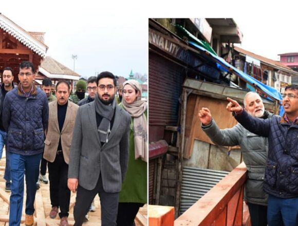 4 Div Com reviews Progress of Wooden Pedestrian Bridge at Amira Kadal