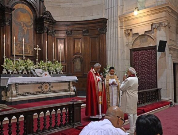 PM Modi Attends Christmas Service at Delhi Church, Extends Greetings to Nation
