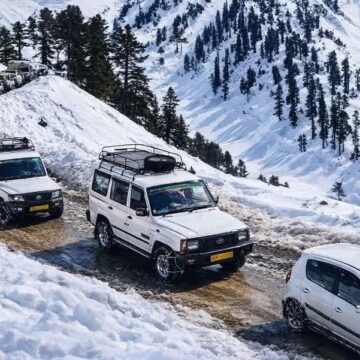 road Authorities reiterate strict vehicle safety norms on Tangmarg–Gulmarg road