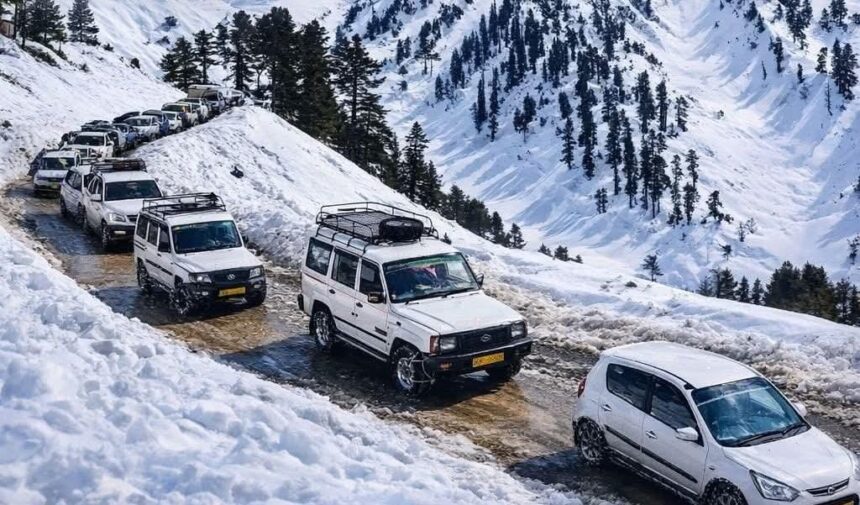 Authorities reiterate strict vehicle safety norms on Tangmarg–Gulmarg road