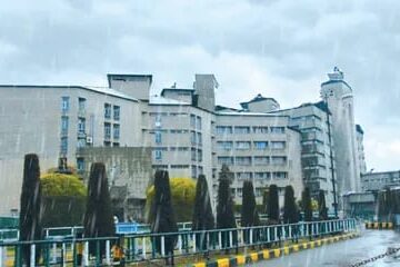 SKIMS Srinagar Achieves Major Surgical Milestone with First-of-Its-Kind Scar-Free Thyroid Surgery in J&K