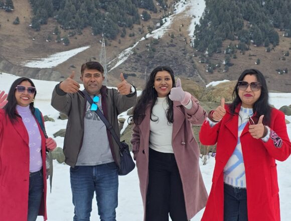 New Year Rush Revives Sonamarg Tourism as Hotels Report Full Bookings