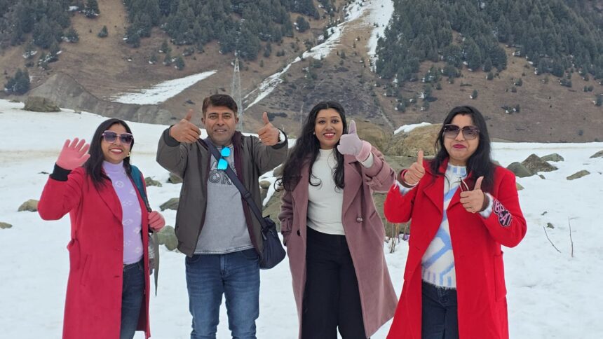 New Year Rush Revives Sonamarg Tourism as Hotels Report Full Bookings