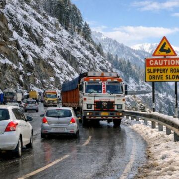 Jammu–Srinagar highway open for LMVs, HMVs; traffic moves smoothly