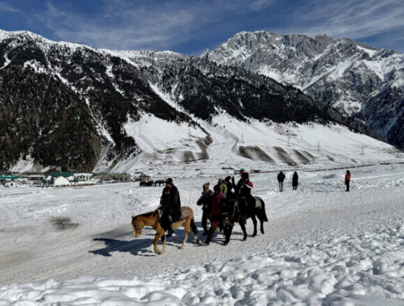 Sonamarg-02-696x476 Cold Conditions Persist In Kashmir, Sonamarg Coldest Place