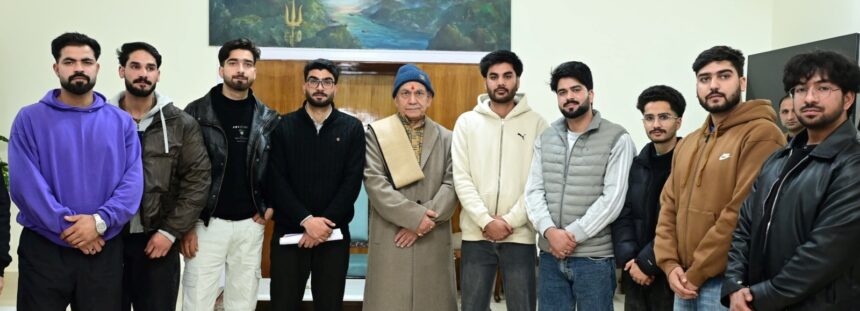 Lieutenant Governor flags off group of Youth from South Kashmir for Exposure Tour