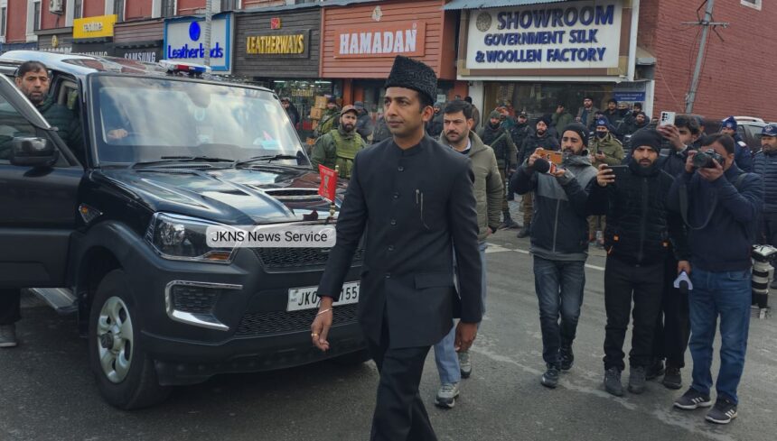 Power, Roads to Be Fully Restored by Evening as Weather Improves: Div Com Kashmir