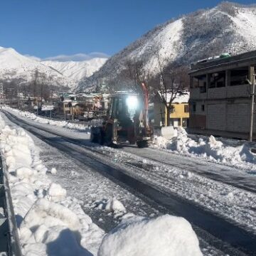 Sunshine fails to ease travel as NH44 remains dangerously slippery, Key highways still closed