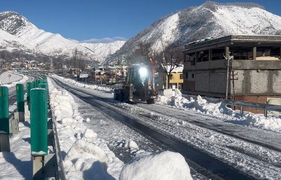 Sunshine fails to ease travel as NH44 remains dangerously slippery, Key highways still closed