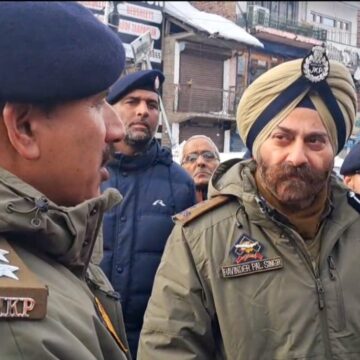Efforts Intensified to Restore Traffic on Mughal Road at Earliest,Will take Some Time: SSP Traffic Rural Kashmir
