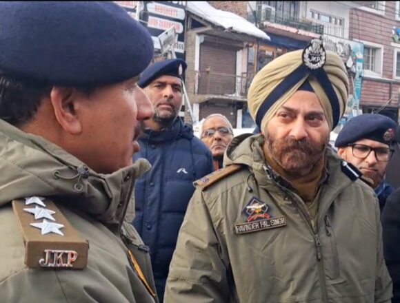 Efforts Intensified to Restore Traffic on Mughal Road at Earliest,Will take Some Time: SSP Traffic Rural Kashmir