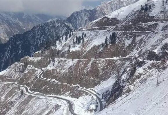 Mughal Road opened for limited traffic, LMVs allowed for four hours