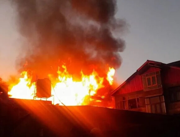 Fire breaks out in Srinagar’s Habbakadal area; several houses affected