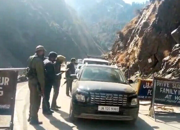 Mughal Road Reopens For Traffic, LMVs Ply Smoothly