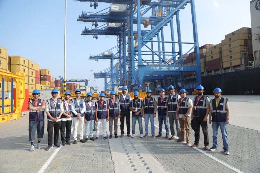PIB Media Delegation from Srinagar Visits State-of-the-art Vizhinjam International Seaport