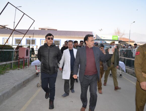 Director SKIMS Reviews Emergency Preparedness Dry Run Along with IAS Officer Minga Sherpa for Khelo India Winter Games Gulmarg 2026