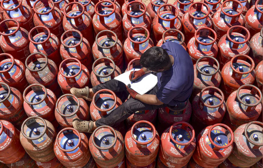 Govt Clarifies Refill Booking Timelines Remain Unchanged; Refutes News Reports Regarding Revised LPG Refill Timelines