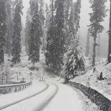 s_639091618281772451_IMG_2845 Snowfall hits Kashmir’s higher reaches, rain in plains