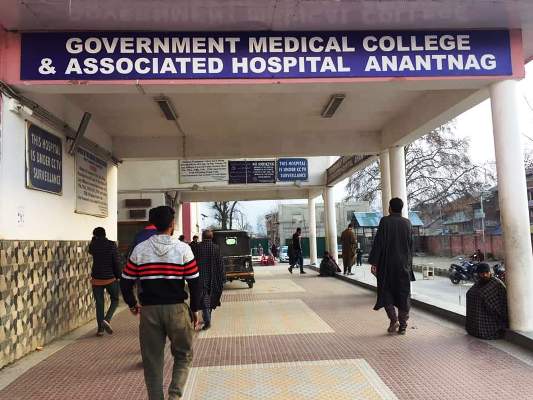 Woman dies at GMC Anantnag, family alleges negligence