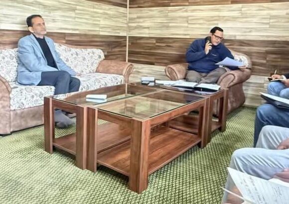 Javid Dar reviews functioning of education department in Baramulla