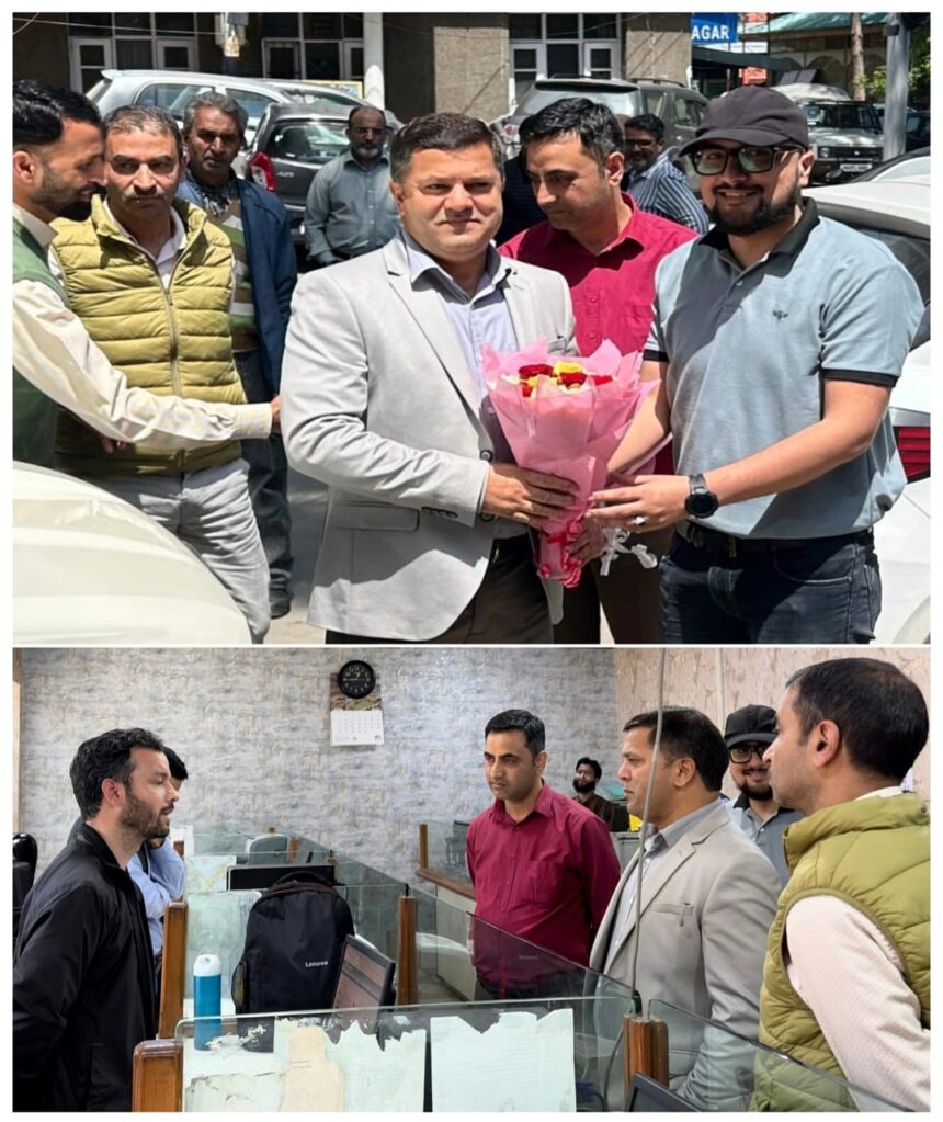 Director A&T Reviews Functioning of Tankipora Treasury in Srinagar